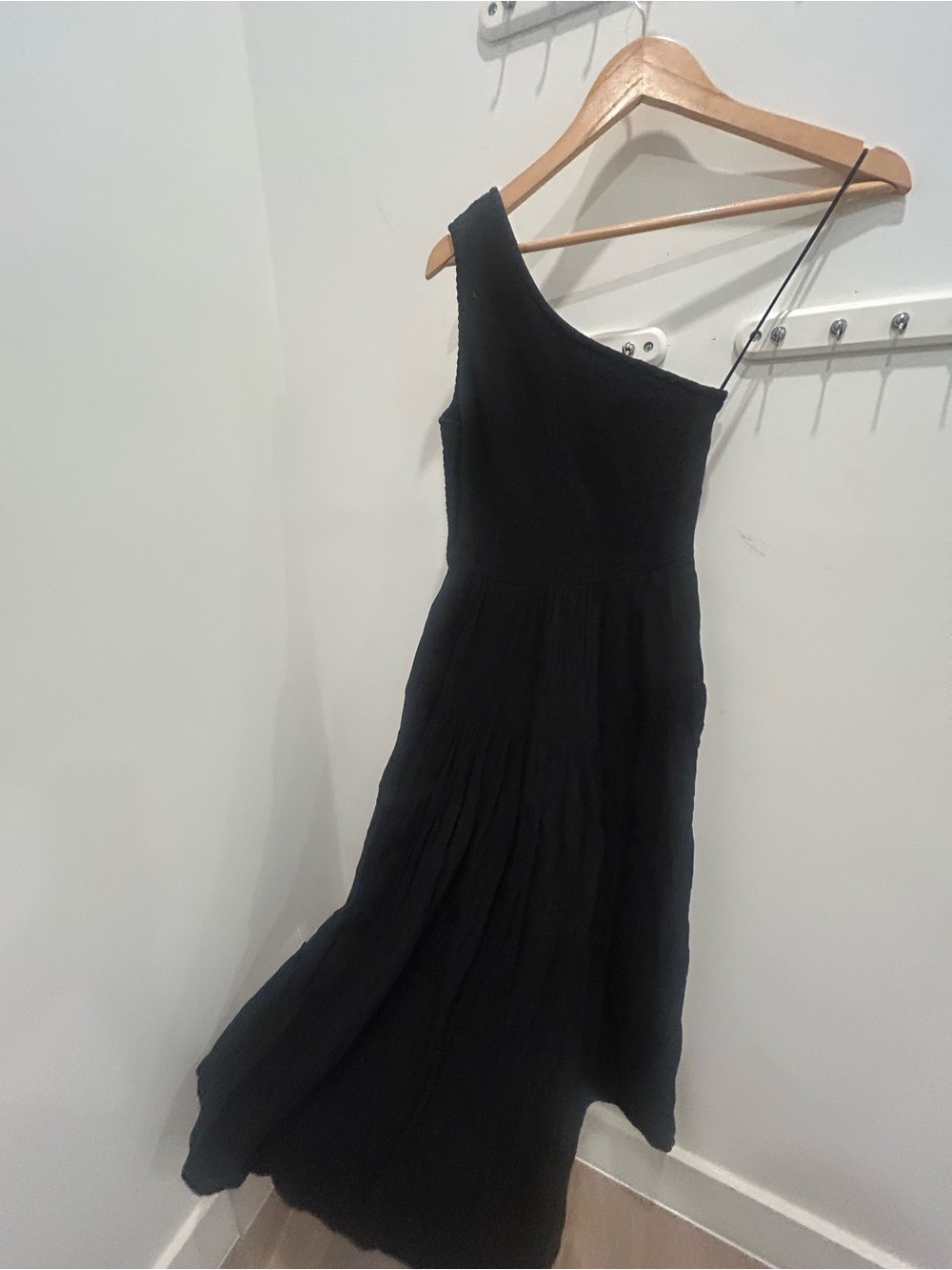 ME+EM Black One-Shoulder Flowy Maxi Dress